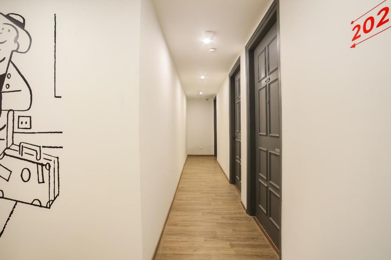 Отель Super Townhouse Near Appu Ghar Гургаон Экстерьер фото