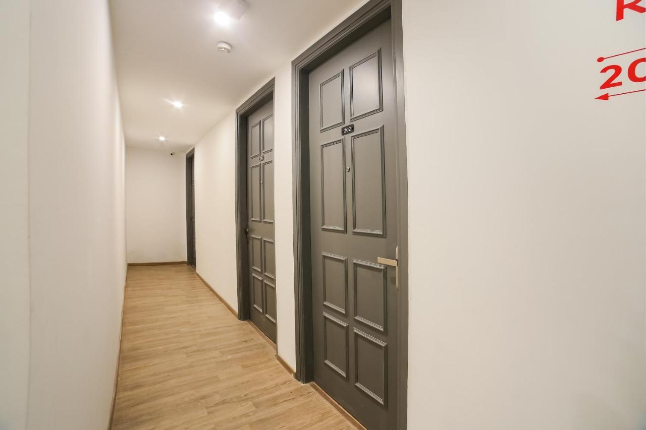 Отель Super Townhouse Near Appu Ghar Гургаон Экстерьер фото