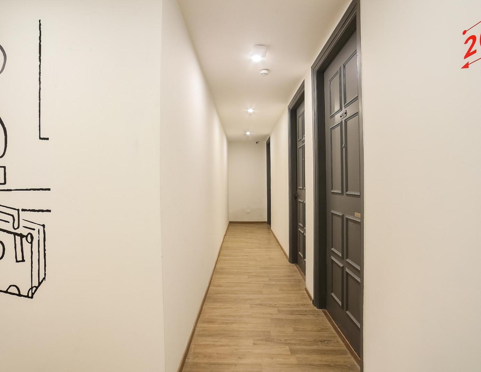 Отель Super Townhouse Near Appu Ghar Гургаон Экстерьер фото